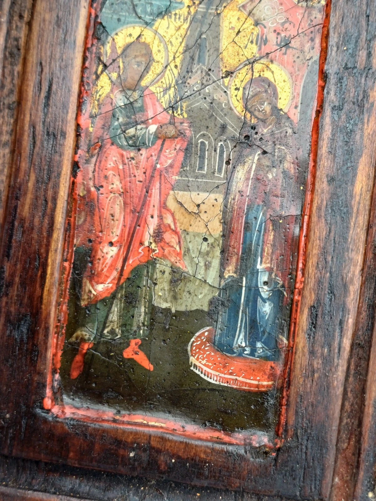 Icona religiosa in legno con dipinti ad olio su tre facciate