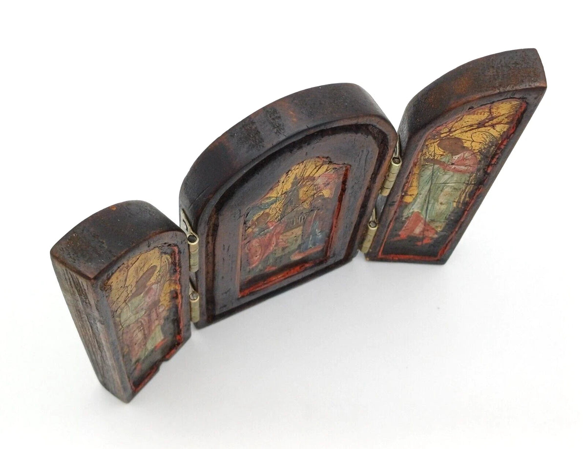 Icona religiosa in legno con dipinti ad olio su tre facciate