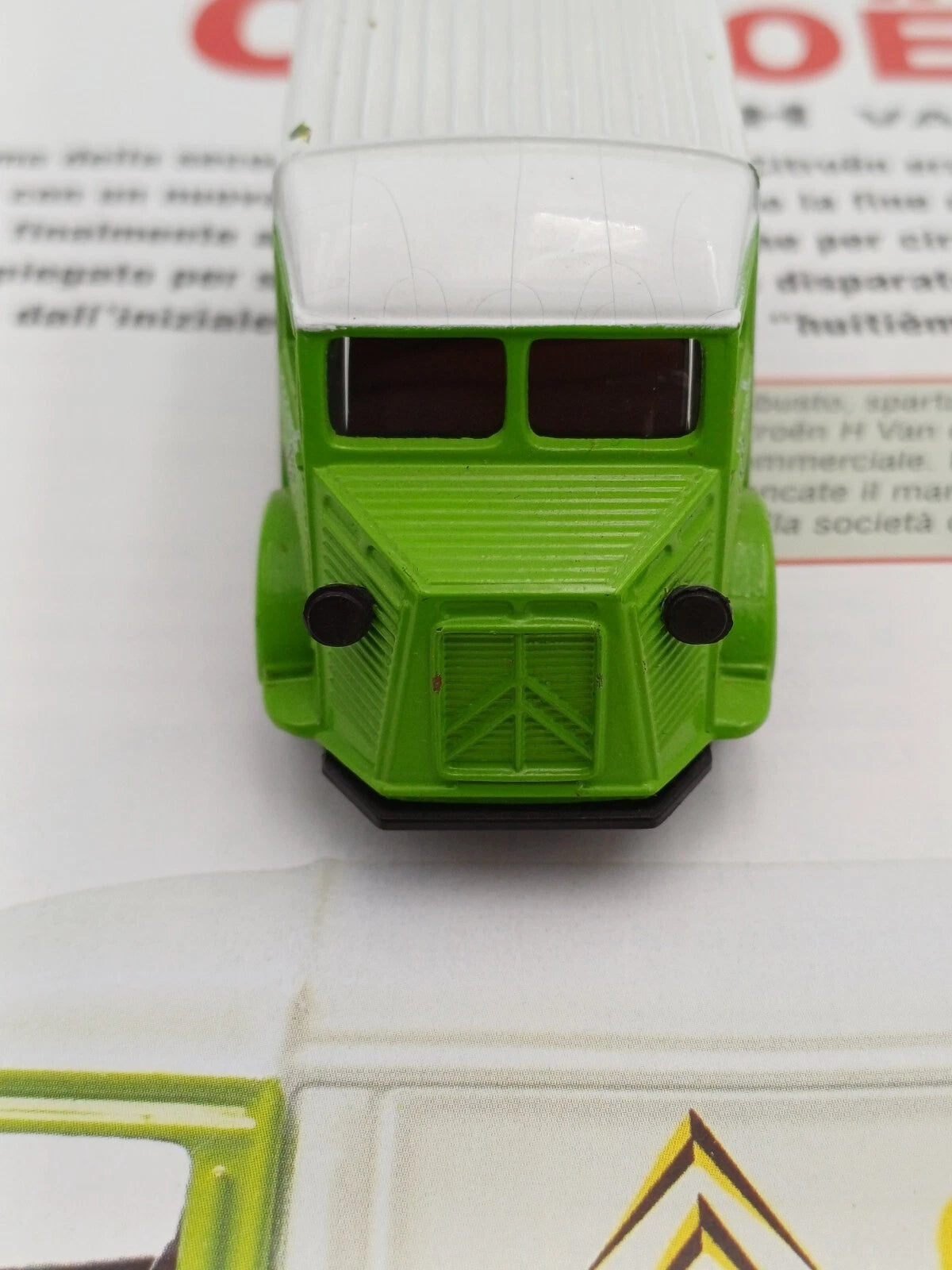 Corgi Citroën H Van – Modellino scala 1:43 con pagine illustrate