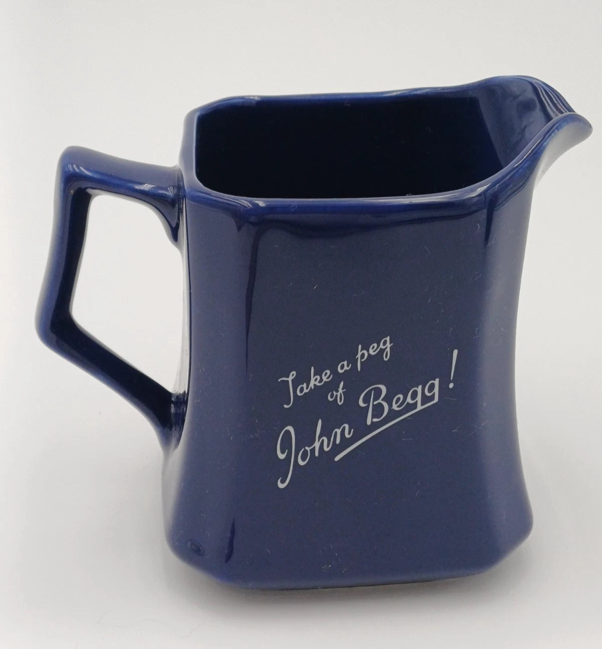 John Begg Scotch Whisky – Caraffa pubblicitaria in ceramica inglese
