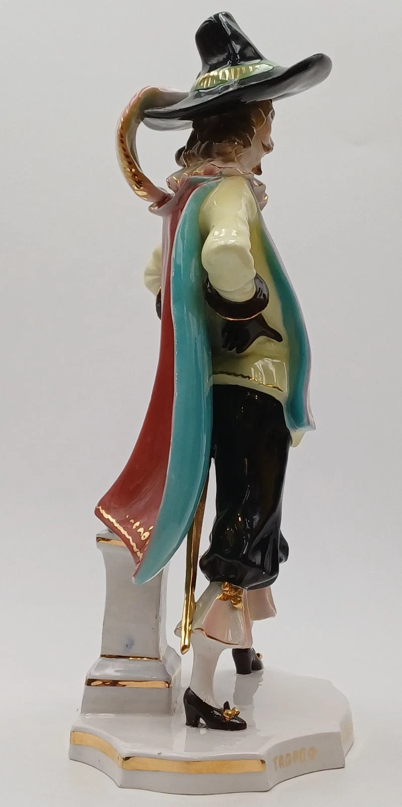 Trofeo Ramazzotti – Statuetta Moschettiere in porcellana, 1953